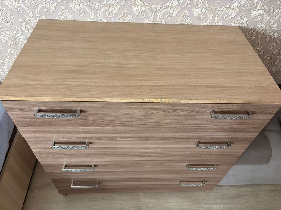 Продам тумбу под телевизор и камод