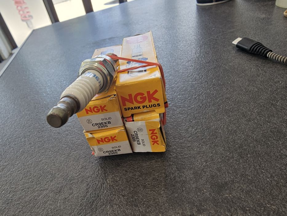 4x ngk cr9ekb 2305