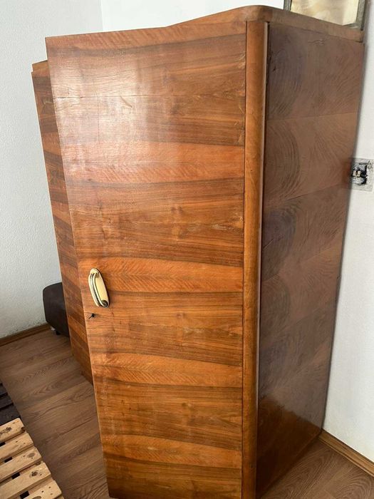 Ретро двукрилен гардероб