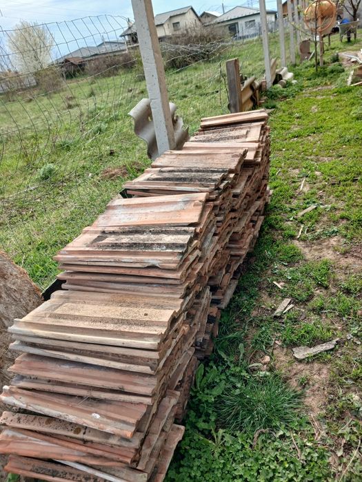 Vând țiglă in stare bună de folosiree