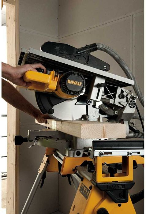 Пила торцовочная DeWALT D27113