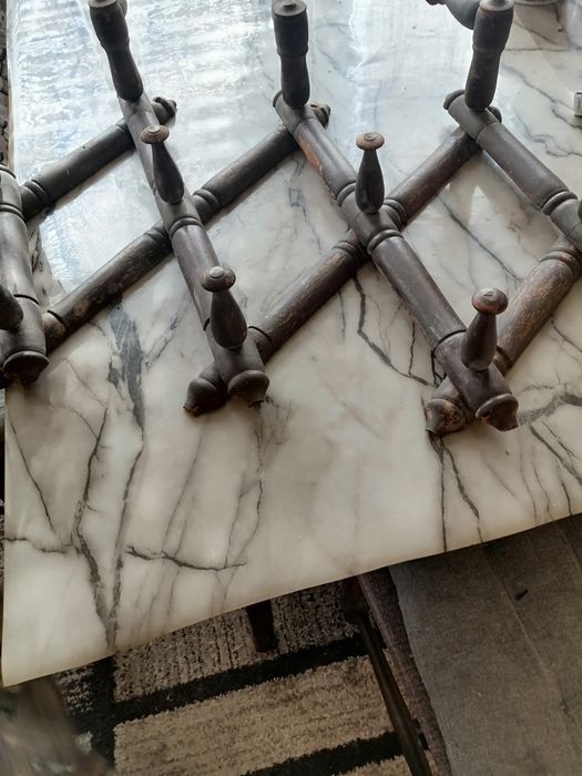 Продавам стари дървени закачалки