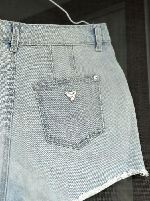 Дамски къси панталони GUESS - размер 28, Отлично състояние