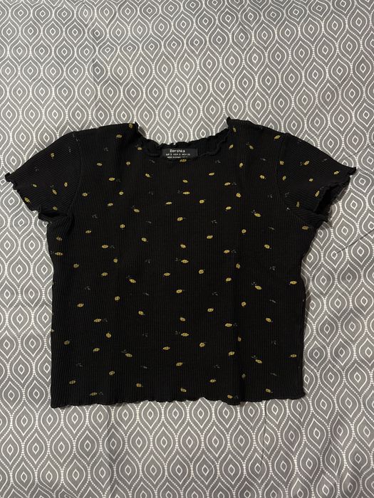 Къса тениска с принт и къдрав ефект