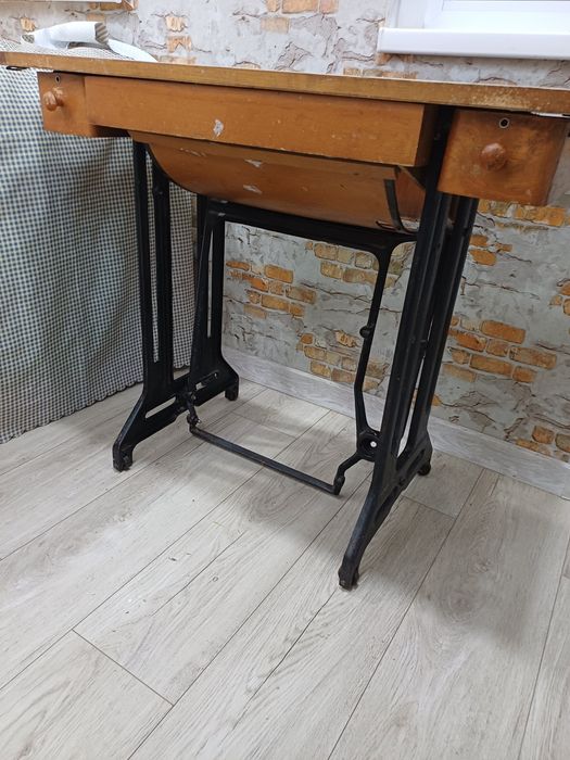 Стол-станина для швейной машинки