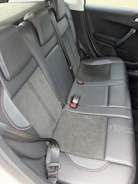 Седалки от peugeot 2008 / салон от пежо 2008