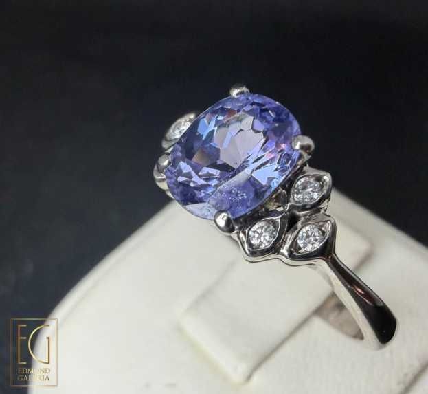 Inel din aur alb, decorat cu tanzanit și diamante