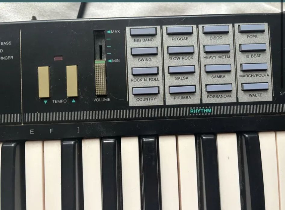Yamaha PSR-12 синтезатор