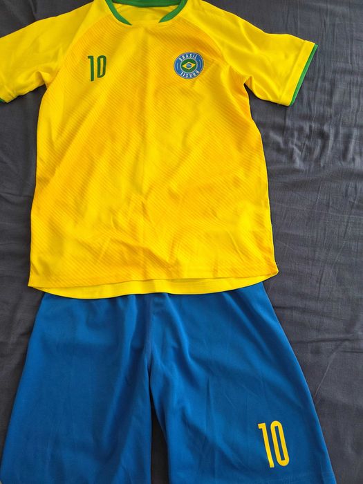 Costum fotbal Brazilia 10-12 ani