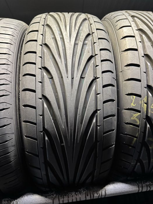 Anvelope Noi 215/50/17 Toyo