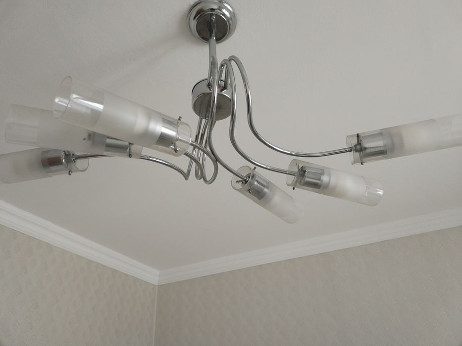 Продам   люстру.