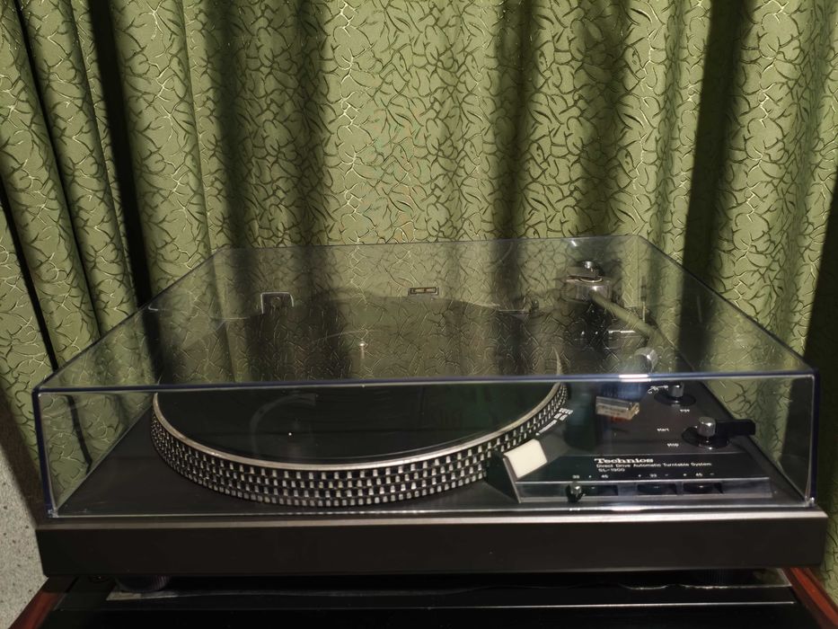 Проигрыватель виниловых дисков Technics SL-1900