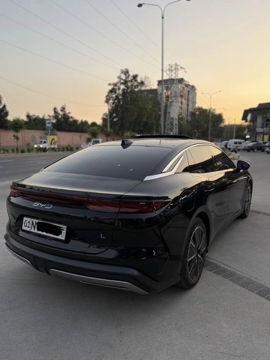 BYD Han 2025 — 3