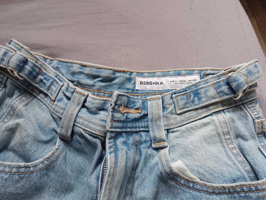 Дънки  Bershka  EUR 32