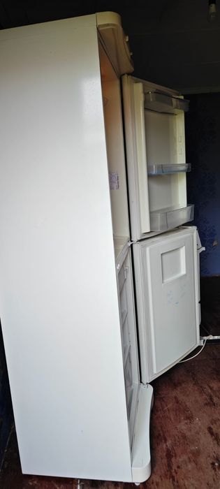 Холодильник Indesit