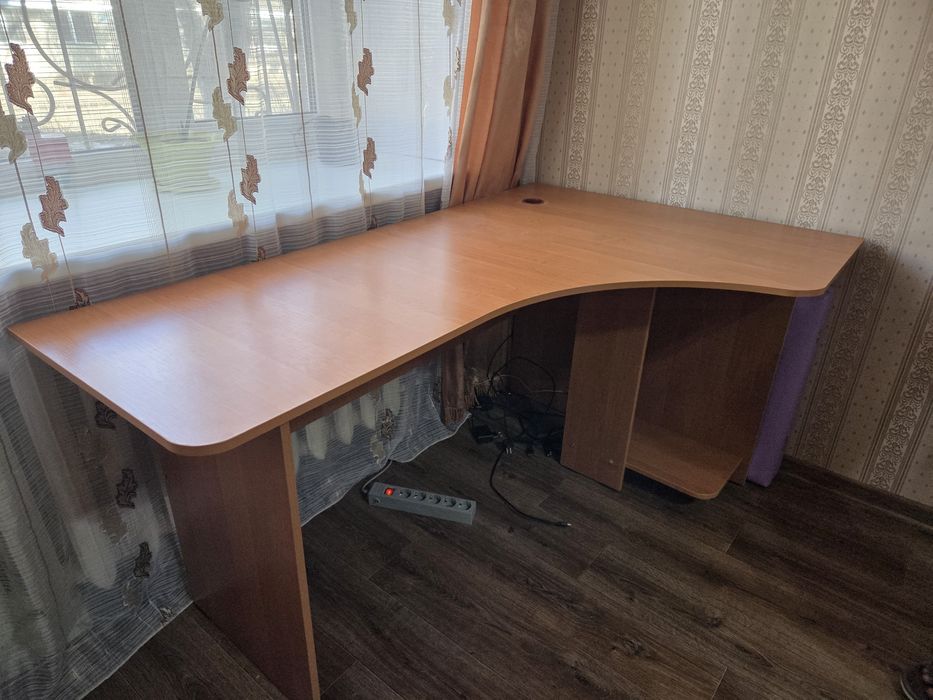 Продаётся компьютерный стол