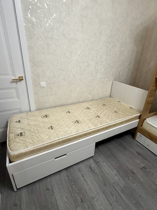 Продам кровать односпальную