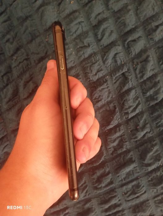 Продаю Iphone 7.
