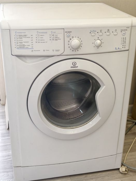 Продам стиральную машину Indesit
