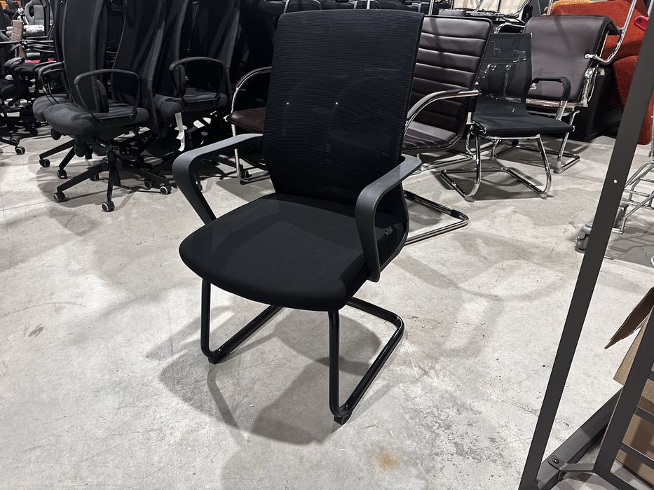 Посетителски офис столове – ергономични, стабилни (15 бр.)
