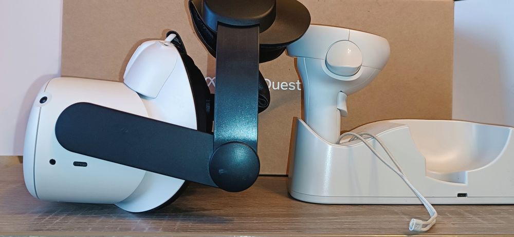 Meta Quest 2 128GB VR очила + зарядна станция + аксесоари | кутия