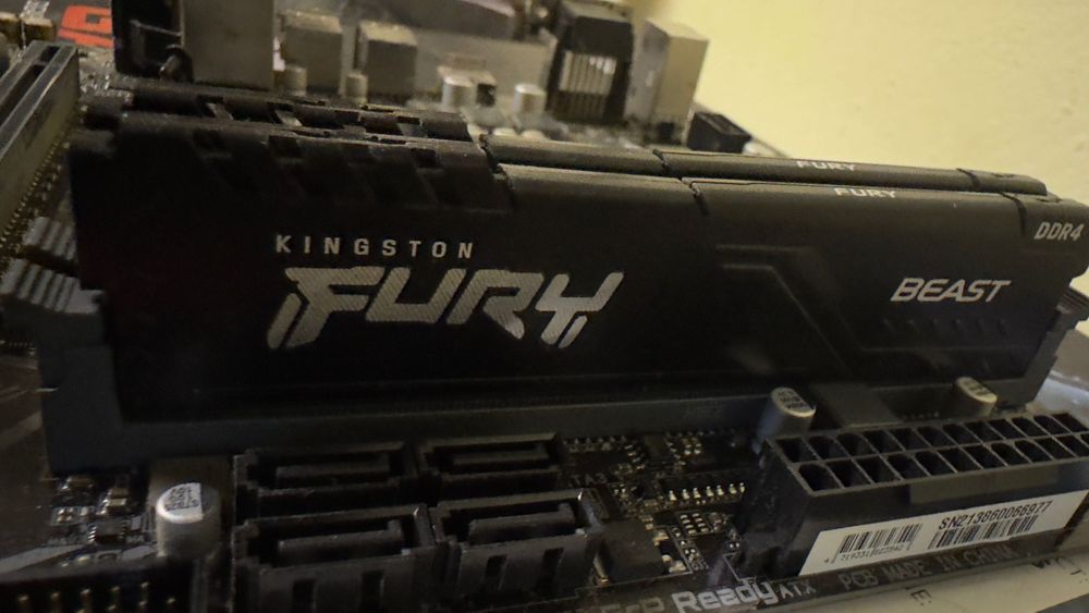 Vand procesor i5 10400f + placa de baza h410m h v3+ 16 gb ram kingston