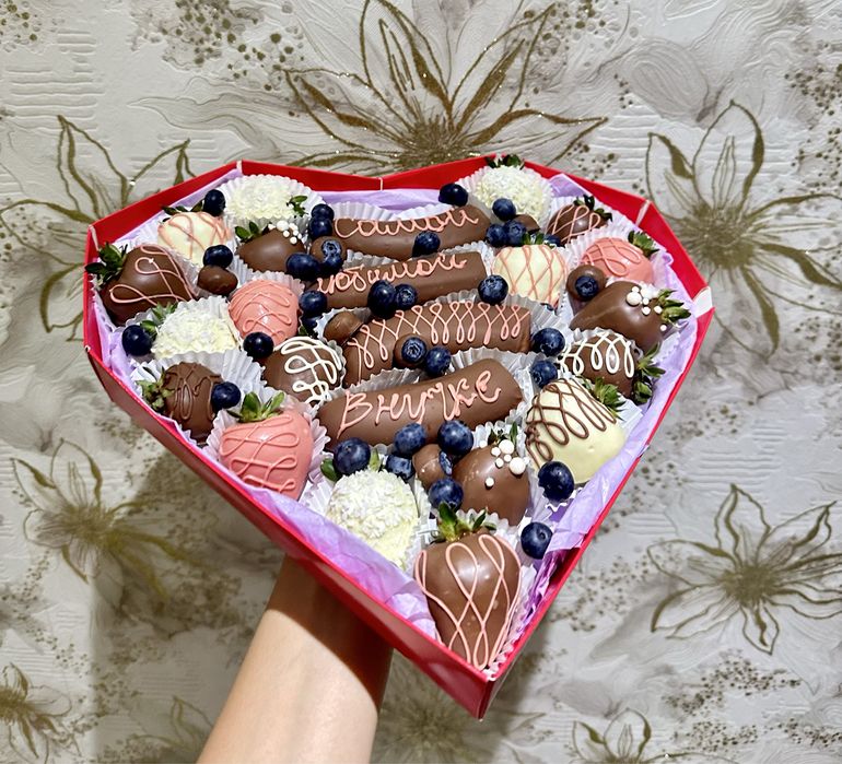 набор клубники в шоколаде