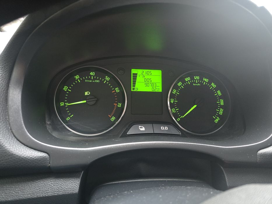 Škoda Fabia 1.2 Benzină – 2012 – 90.800 k reali - al doilea proprietar