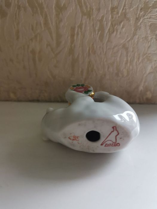 Фарфоровая статуэтка