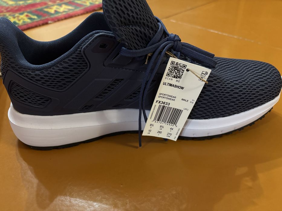 Продам кроссовки Adidas оригинал 44 размер