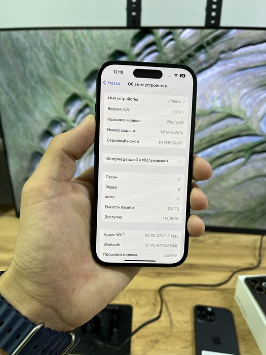 Телефон iPhone 15