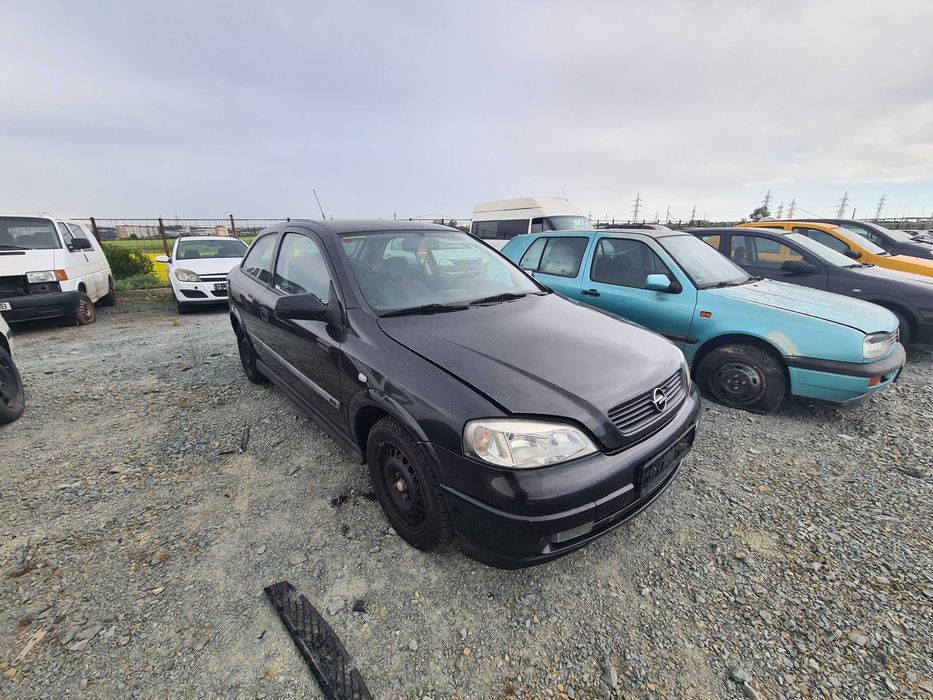 Dezmembrez opel astra g