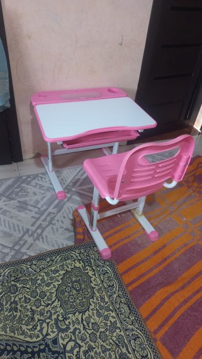 Парта . Сабақ оқуға. Екеуіде көтеріледі және түседі