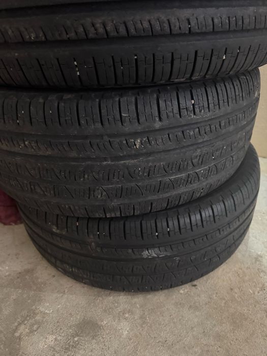 Комплект автомобильных шин