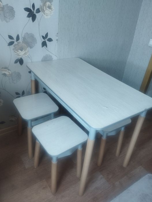 Стол кухонный с табуретками