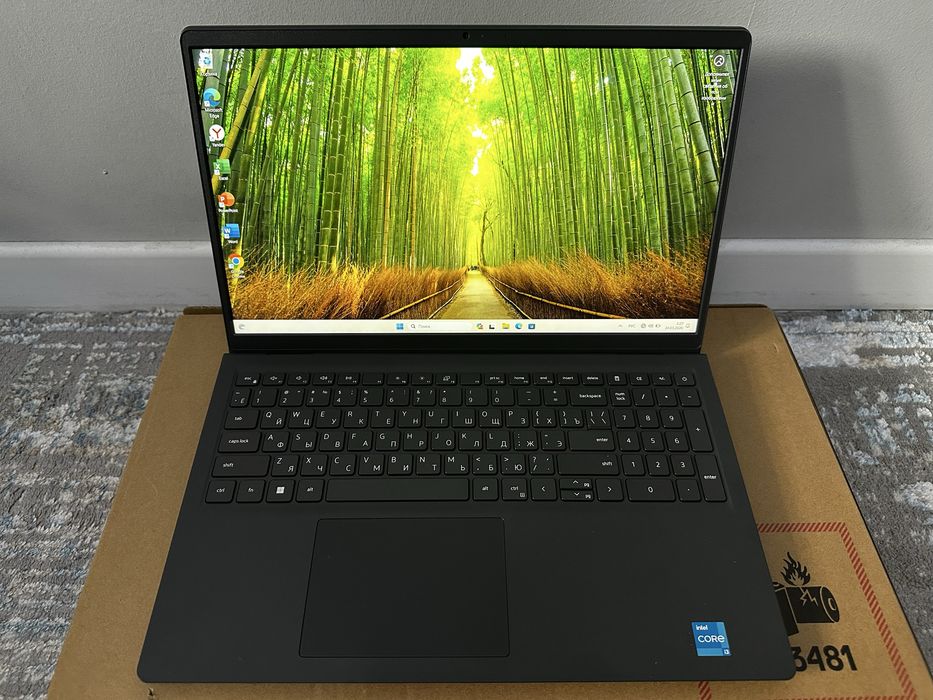 Ноутбук с веб-камерой Dell Vostro 3520