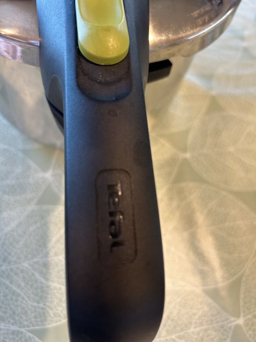 Тенджера под налягане TEFAL