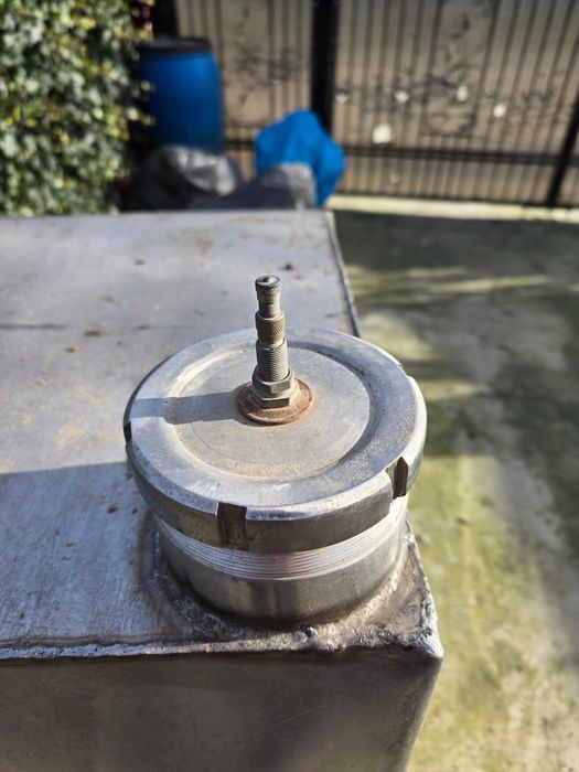 Butoi inox cu robinet 250L folosit pentru vin