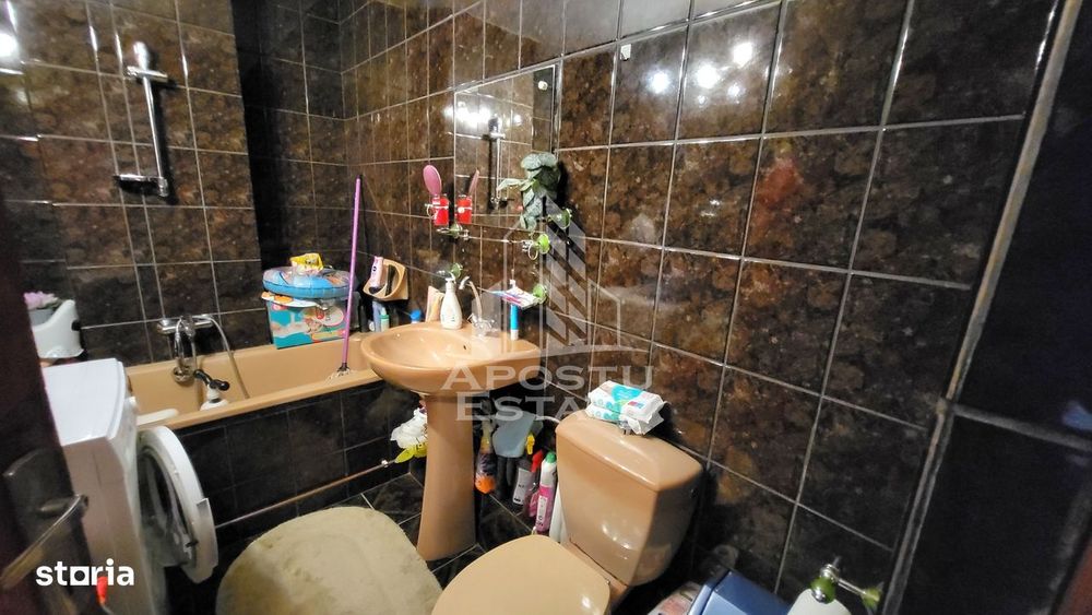 Apartament decomandat,4 camere,2 bai,etaj 2 Calea Lipovei