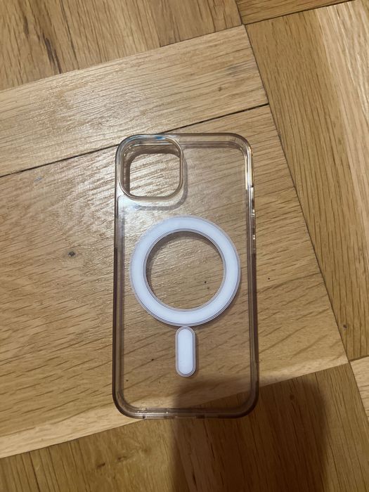 Продаване на калъфи за iPhone 13