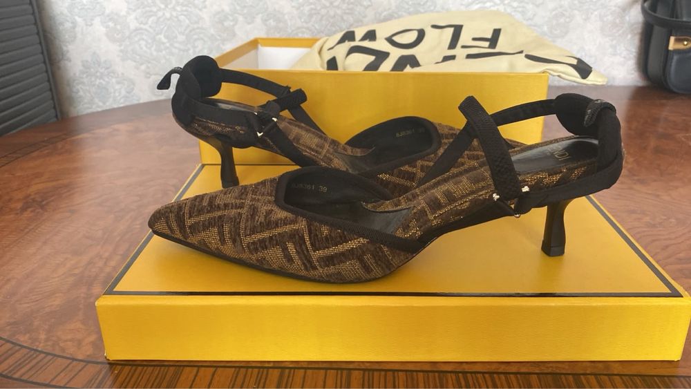 Продам туфли под Fendi