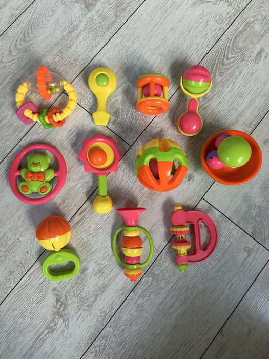 Продам набор погремушек