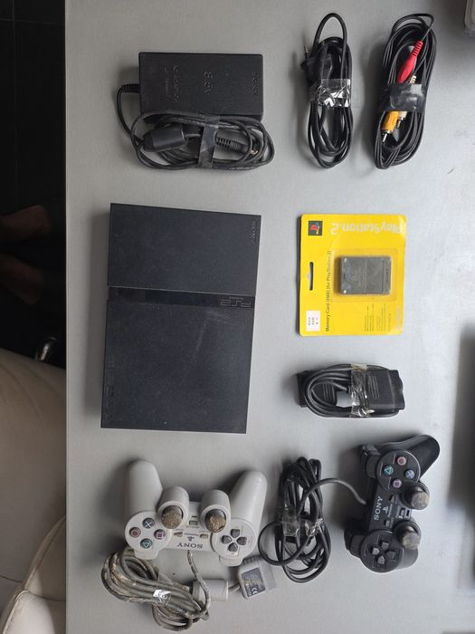 PlayStation 2,2 bucăți funcționale unul NTSC - J, 2 controlere .card de memorie și unul PAL  2 controlere card mem sigilat . Prefer predare personală.