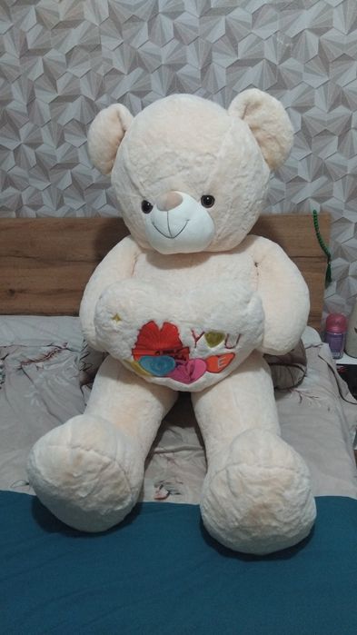 Большой, плюшевый медведь!