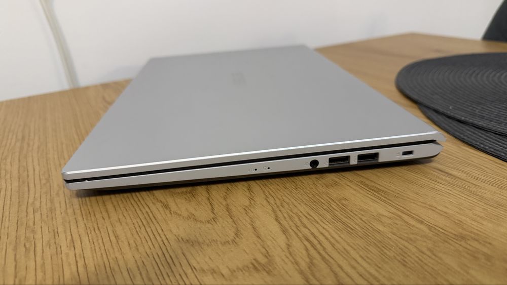 Laptop ASUS X515MA – 8GB RAM, SSD 256GB, Windows instalat, 15.6”