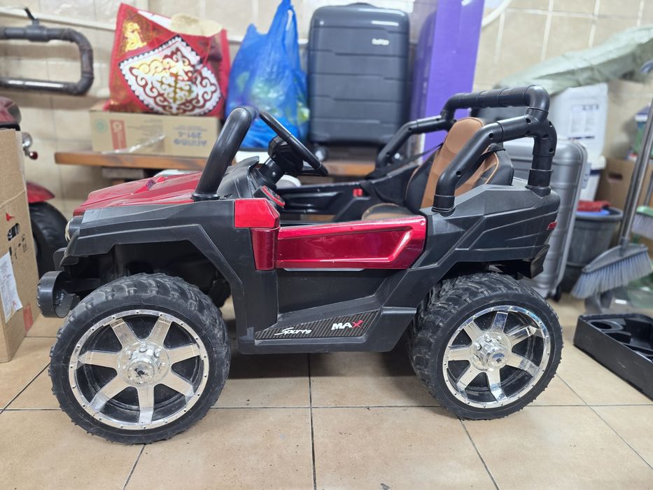 Продаю в отличном -рабочем состоянии детский автомобиль