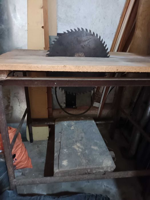 Vând circular cu motor mare monofazic