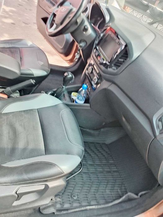 Lada xray cros 2020