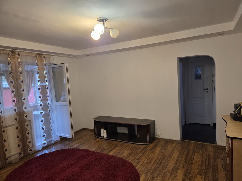Inchiriez apartament micro 4