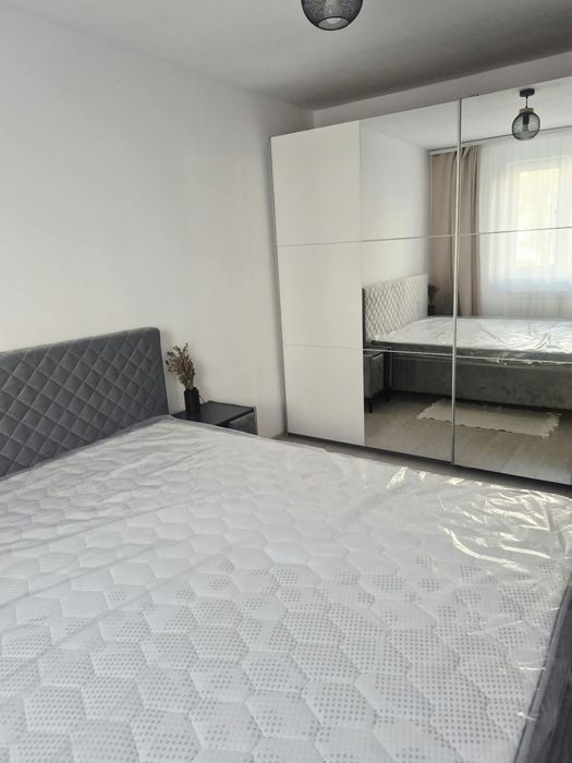 Vând apartament cu doua camere, renovat, mobilat,utilat nou, parcare — fotografia 3